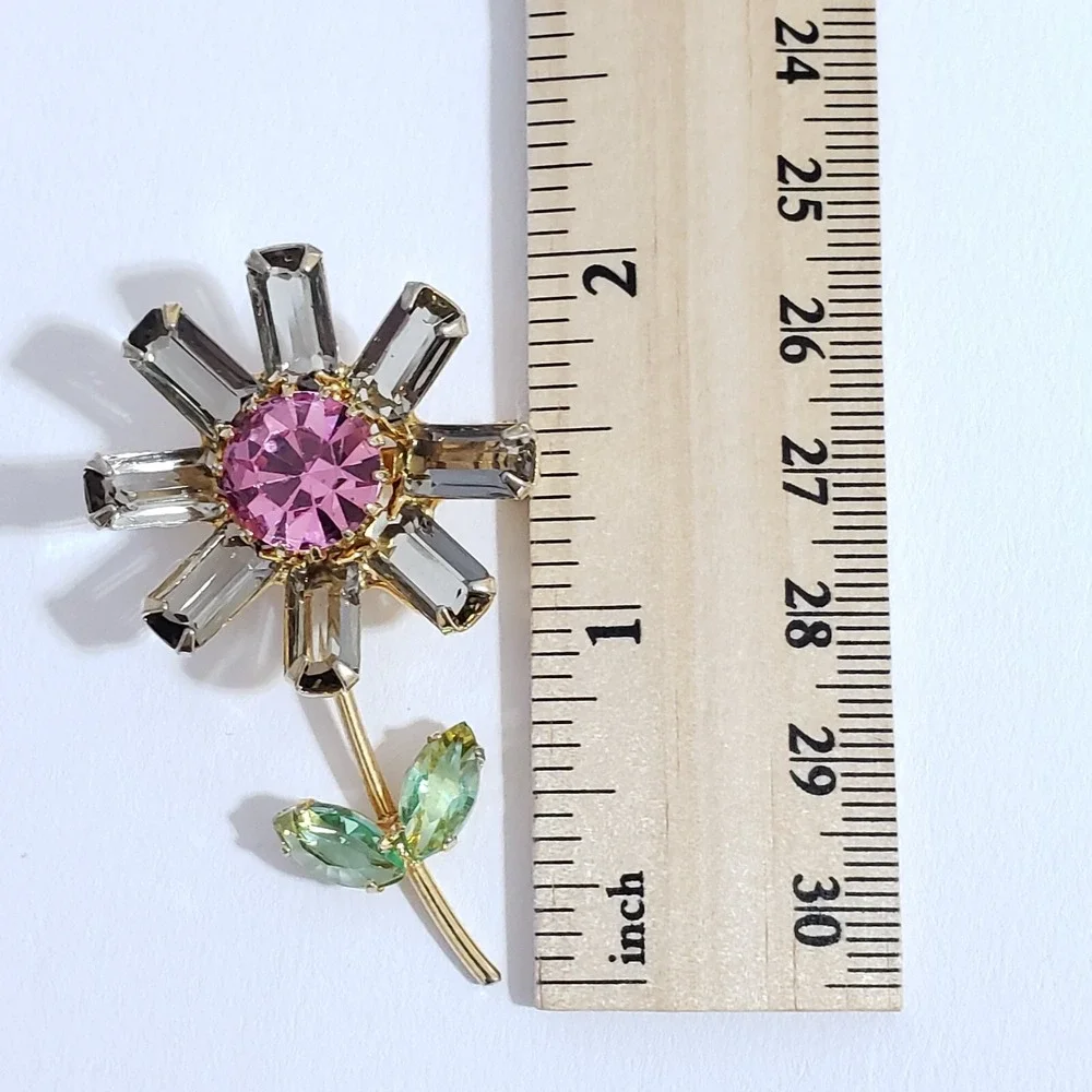 Vintage Pink Daisy Flower Gold Tone Brooch Smoke Rhinestones  Unsigned Mid Cent - Picture 6 of 9